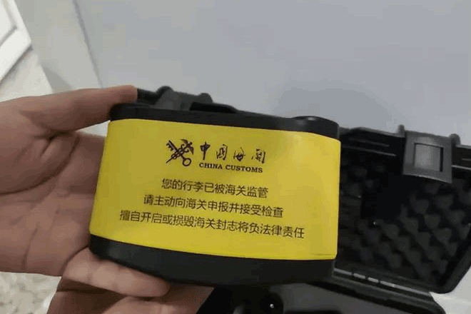 一个航班抓了上百人？回国入关遭遇