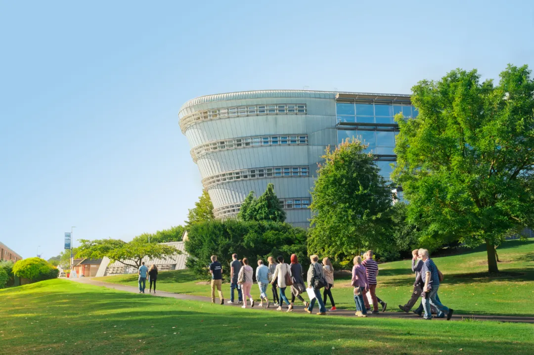 弯道超车！用1-2年时间，解锁世界名校+高薪职业的双重王牌！